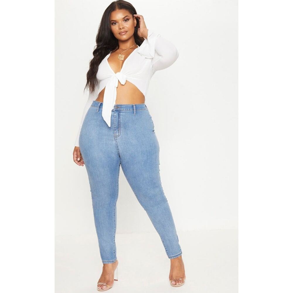 PRETTYLITTLETHING PLUS Light Wash Hi Waist Crop Jeans Sz 20